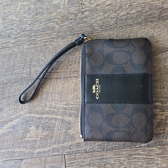 Coach Wallet - Picture 1 of 5